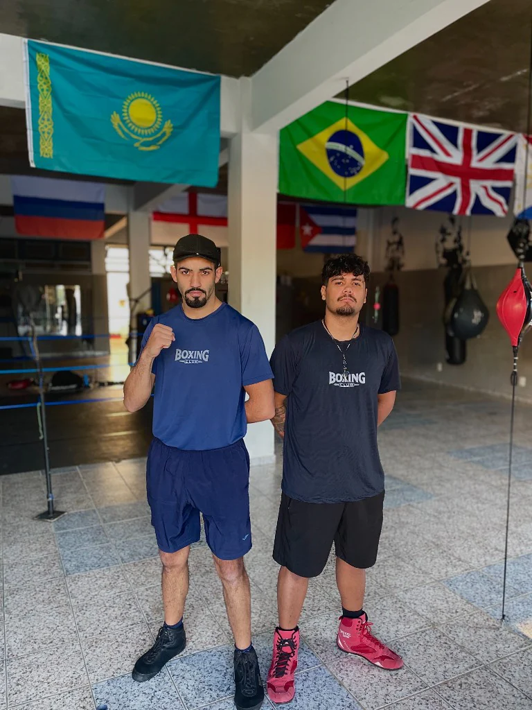 Micael Soares e Kevin Fillipe no ringue do Solo Boxe Club